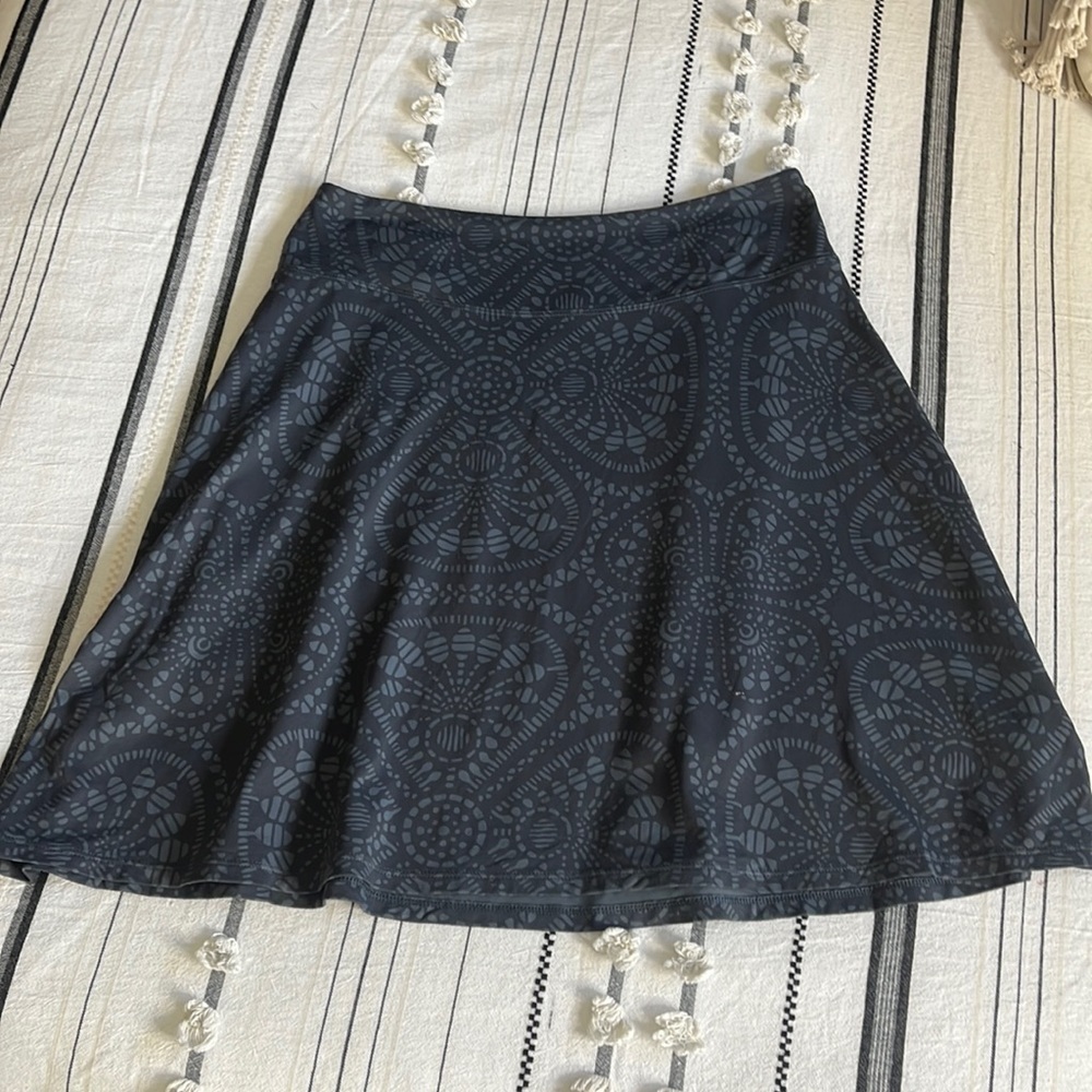 Patagonia • printed jersey athleisure skirt
